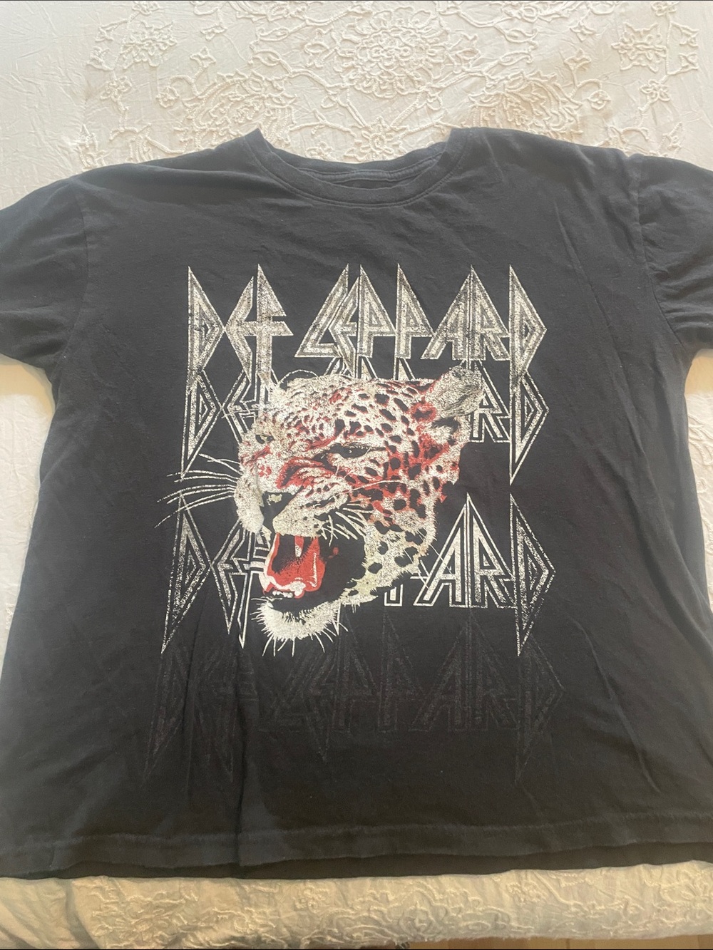 Women’s Def Leopard tee